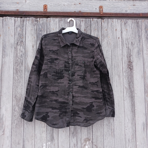 Sanctuary Tops - Sanctuary Womens Sz Large Tomboy Shirt Roll Sleeve Button Gray Camouflage